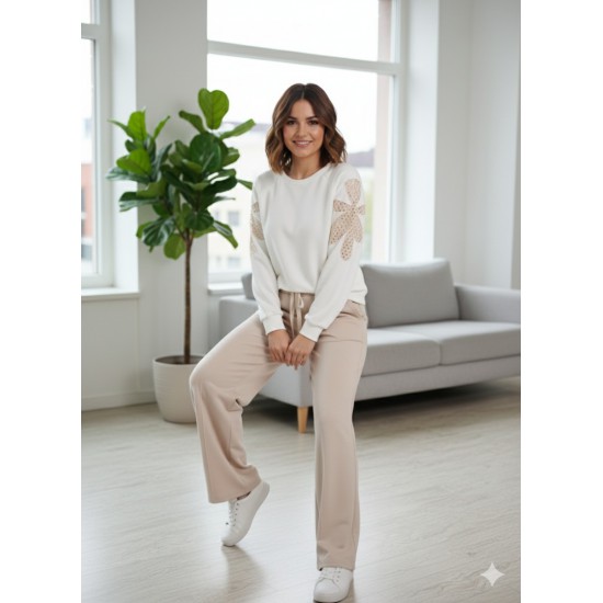 Μπλούζα εκρού με σχέδιο στο μανίκι 